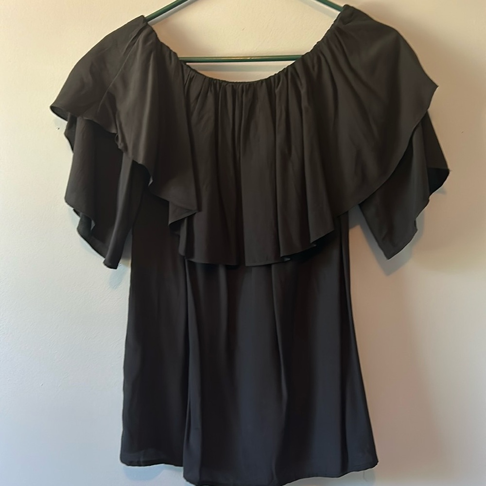 Black off/on the shoulder ruffle top medium